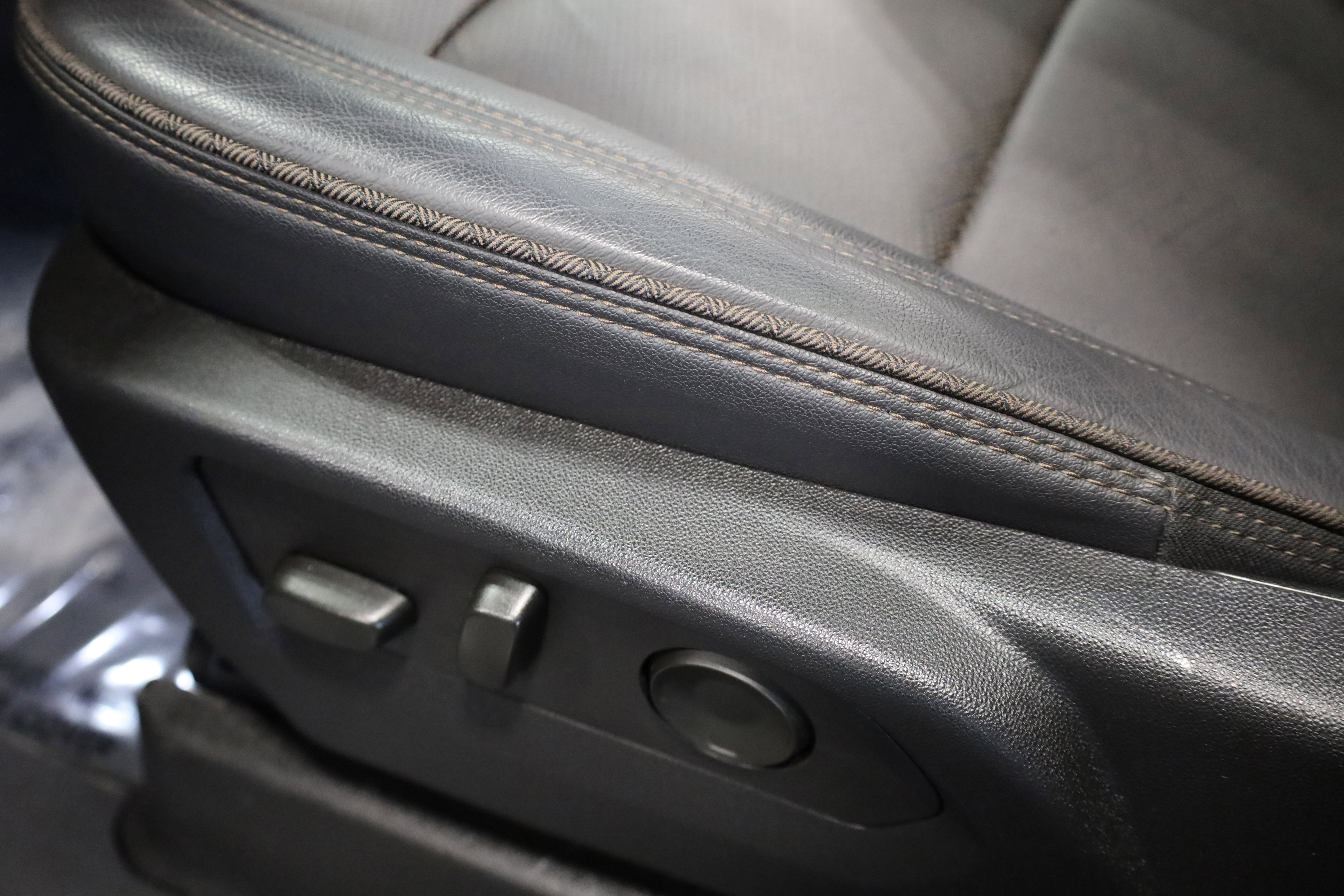 Used 2024 Chevrolet Suburban High Country w/ Advanced Technology Package image 18