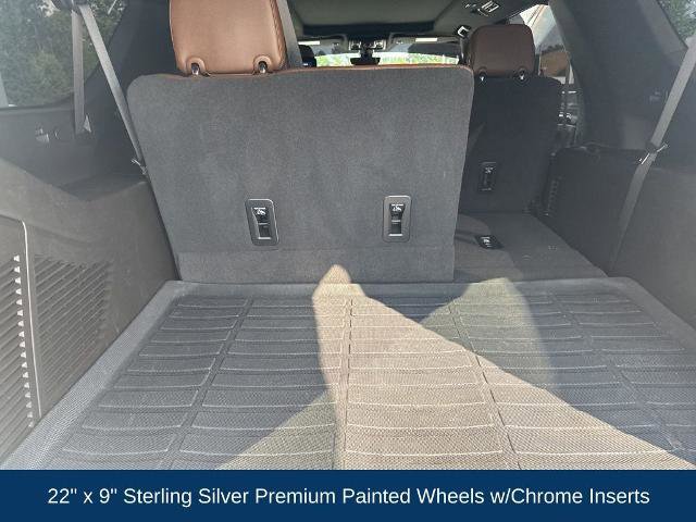 Used 2021 Chevrolet Suburban High Country w/ Premium Package 2 AWD/4WD image 19