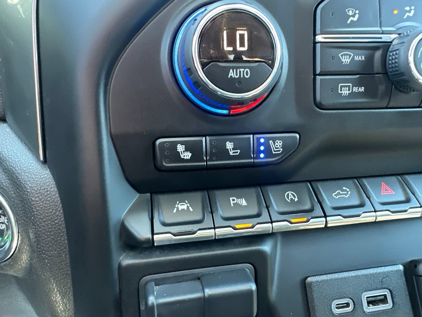 Used 2019 Chevrolet Silverado 1500 LTZ w/ LTZ Premium Package AWD/4WD image 70