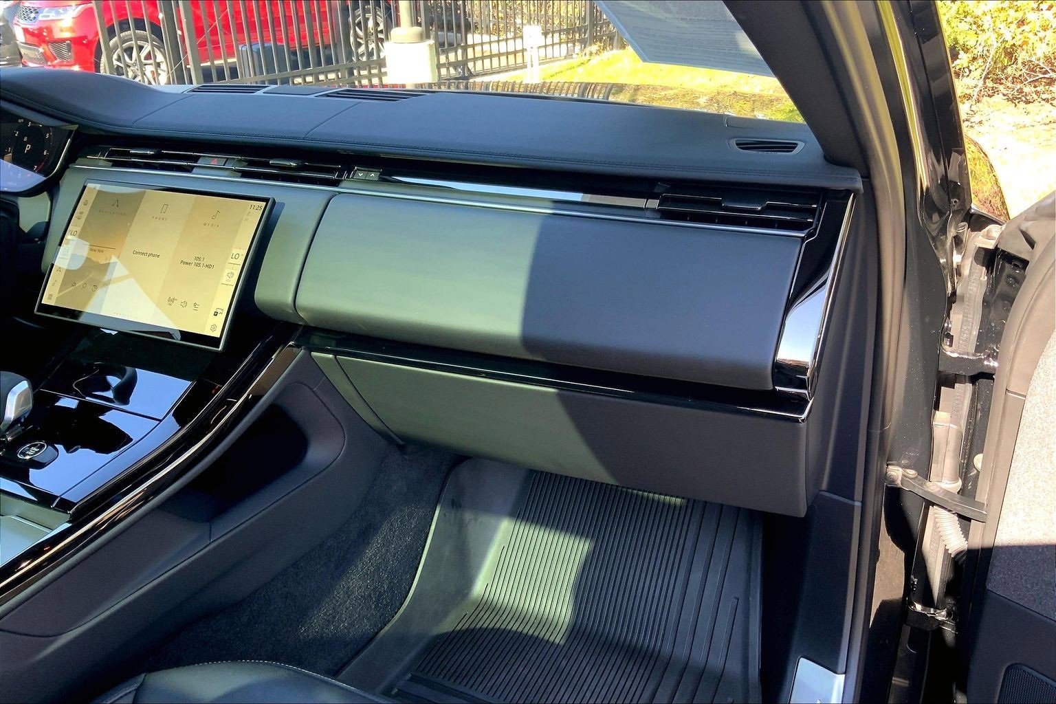 Used 2025 Land Rover Range Rover Sport image 18