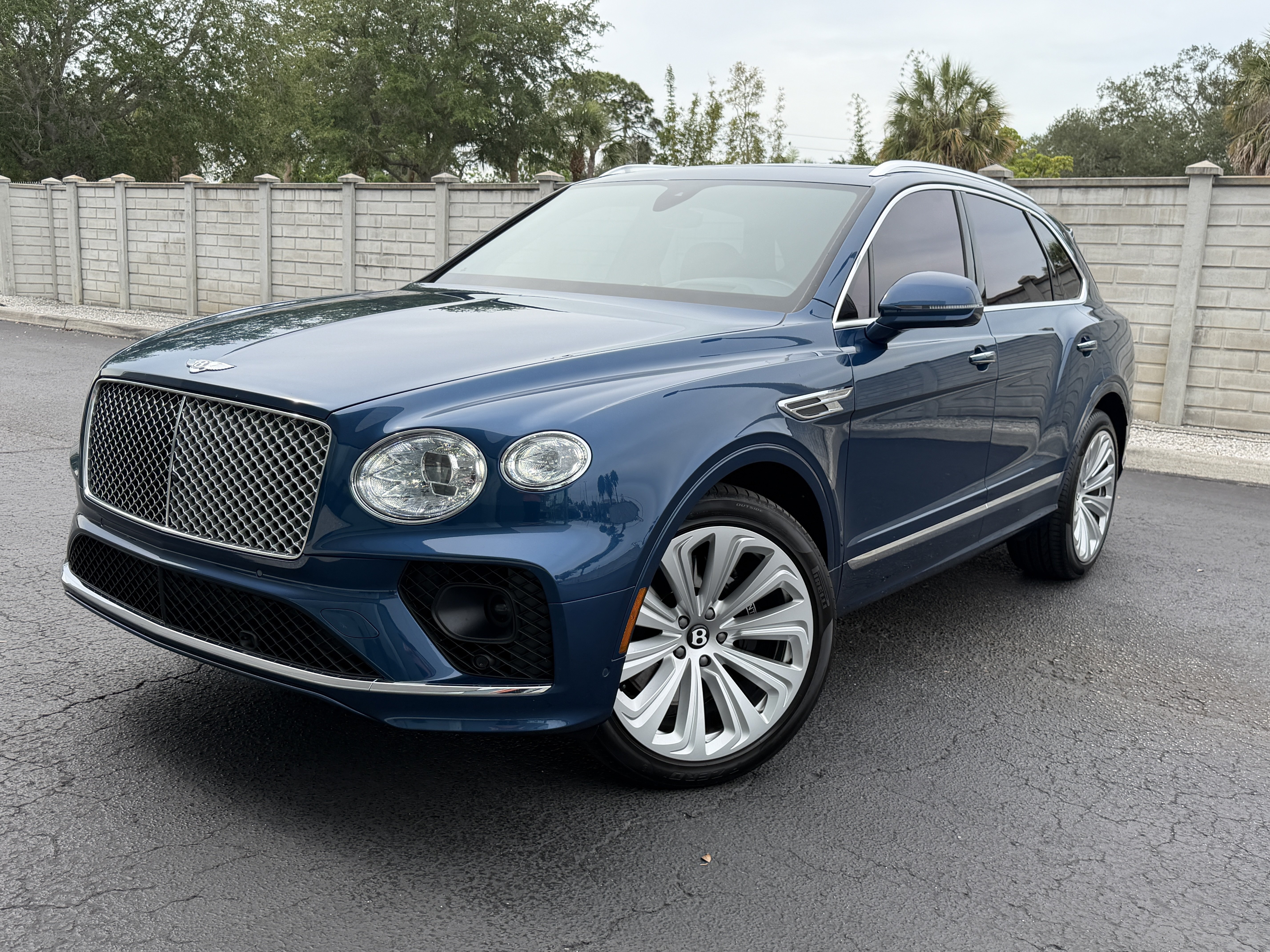 Used 2023 Bentley Bentayga