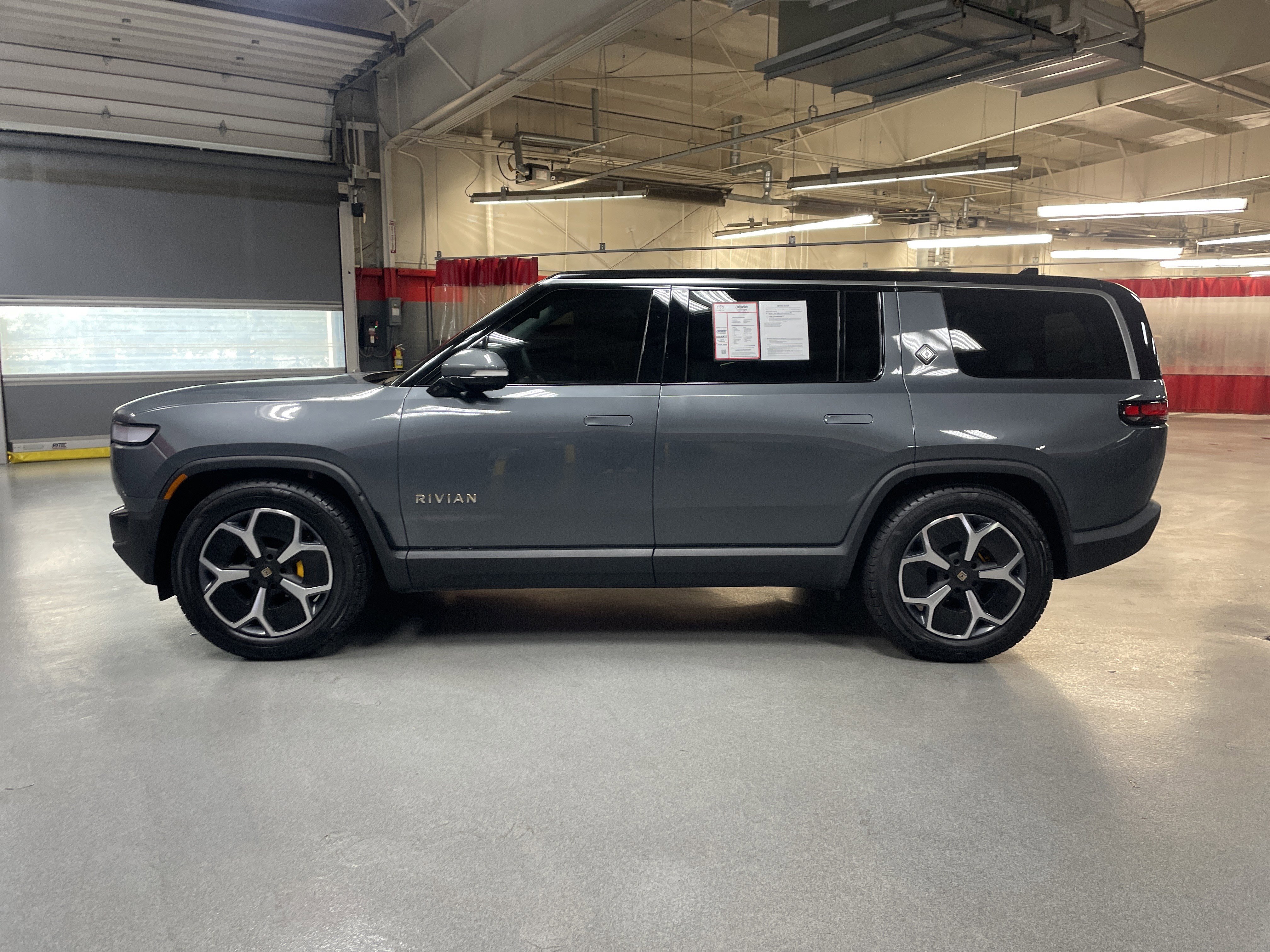 Used 2024 Rivian R1S Adventure image 7