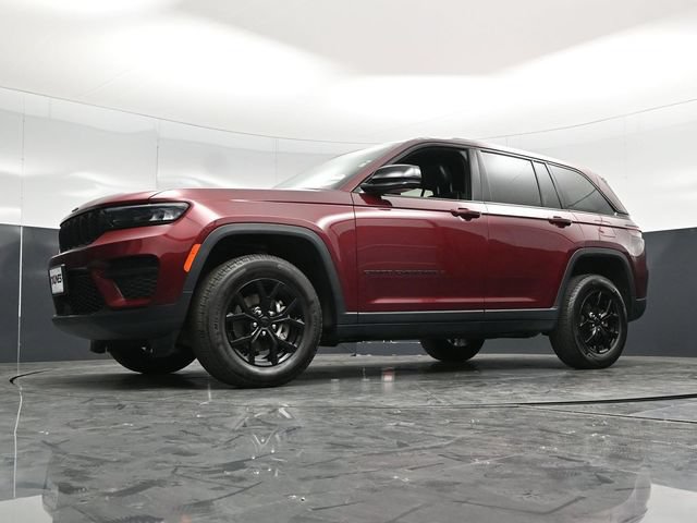 Used 2025 Jeep Grand Cherokee Altitude AWD/4WD image 56