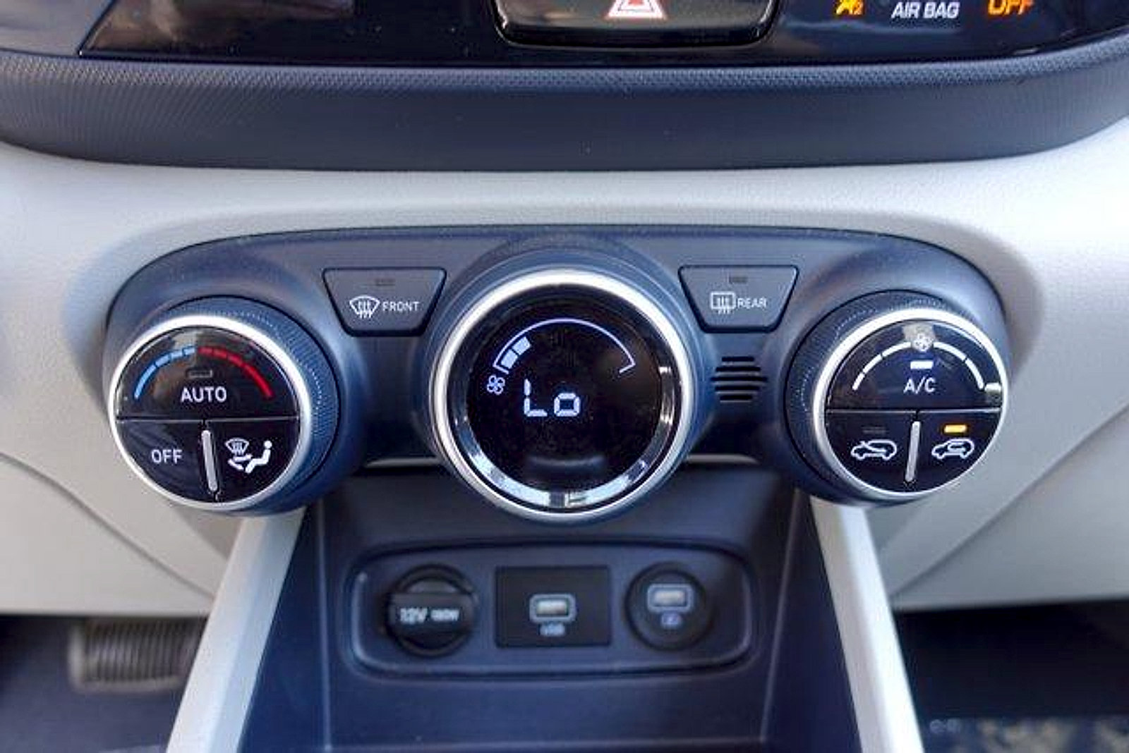 Used 2021 Hyundai Venue FWD image 19