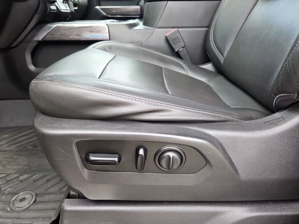 Used 2020 Chevrolet Silverado 2500 LTZ w/ LTZ Convenience Package image 26