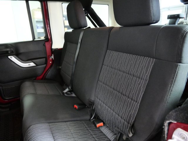 Used 2011 Jeep Wrangler Unlimited Sahara AWD/4WD image 14