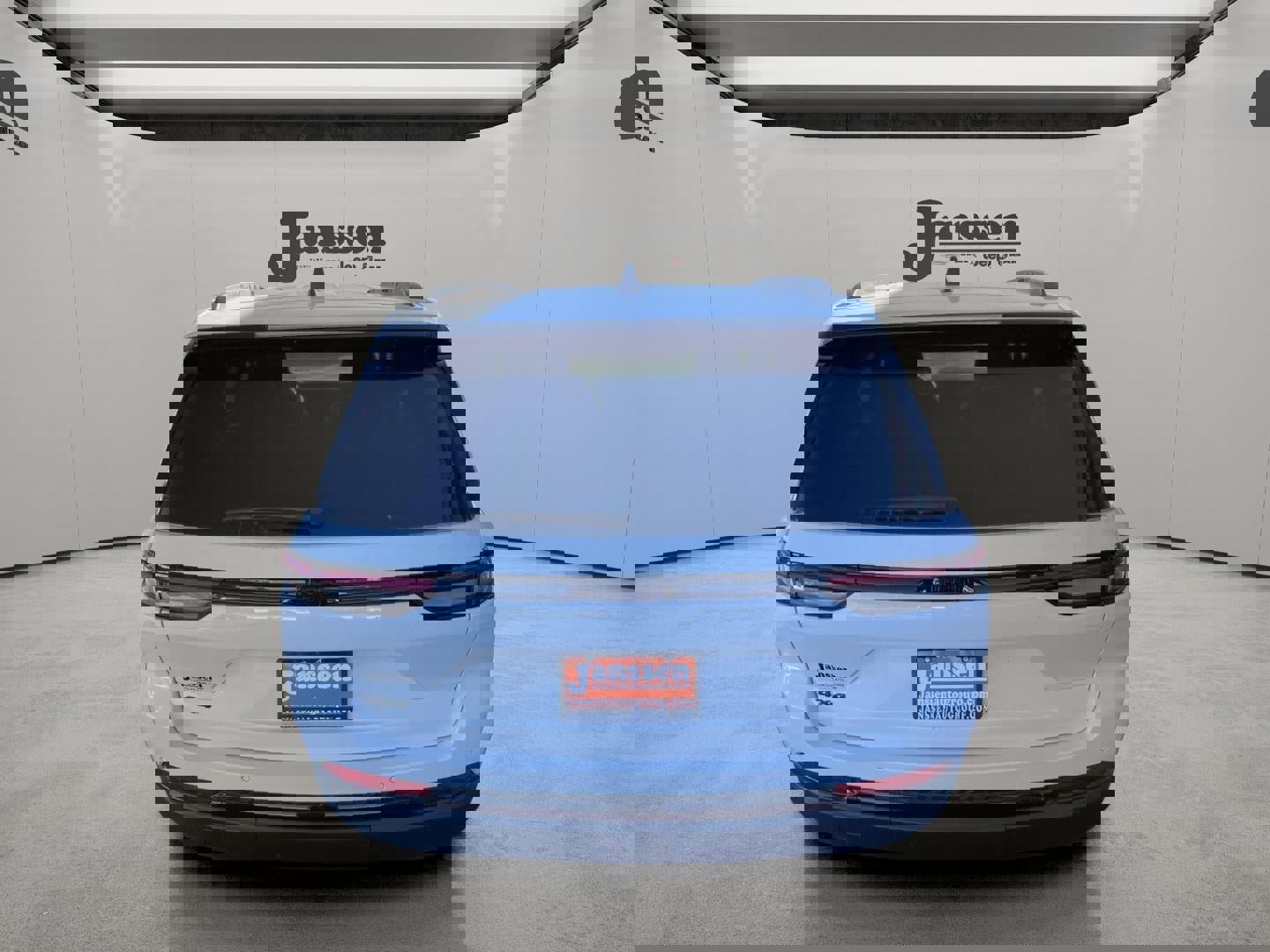 New 2025 Jeep Grand Cherokee Altitude image 5