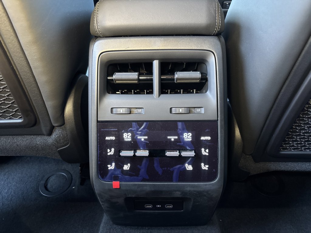 Certified 2025 Porsche Macan 4S Electric AWD/4WD image 19