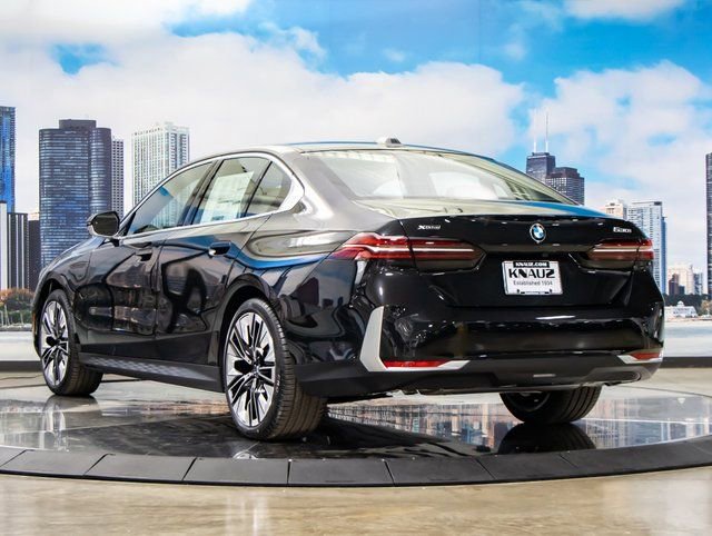 Used 2026 BMW 530i xDrive w/ Premium Package image 9