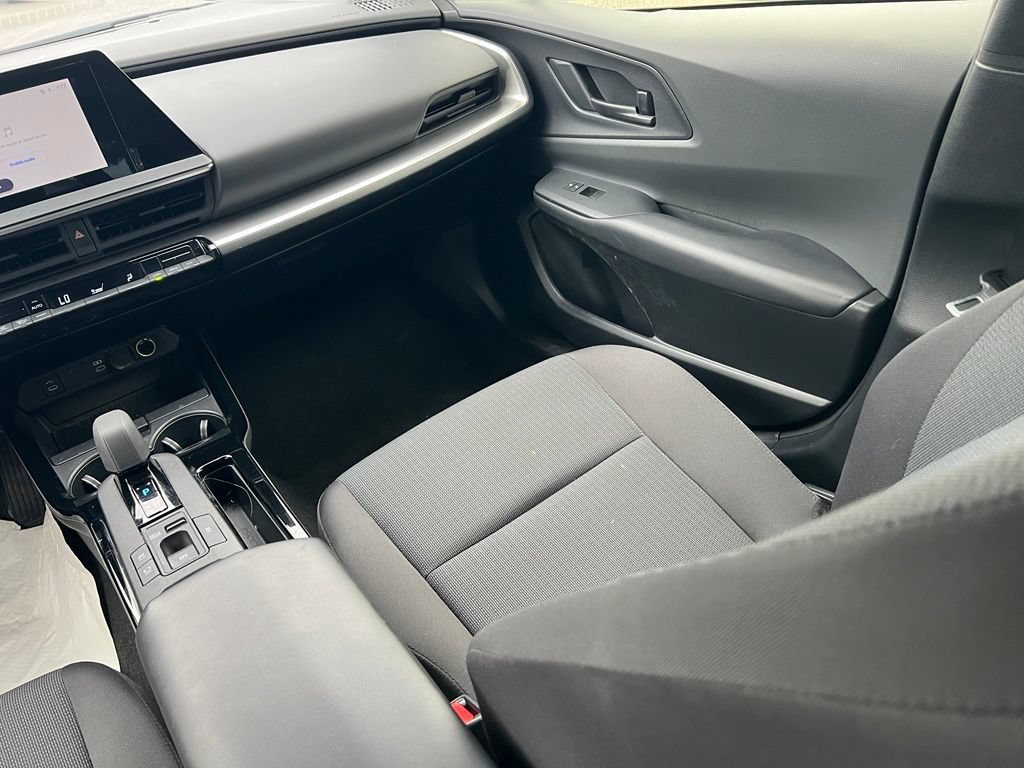 Used 2025 Toyota Prius LE FWD image 11