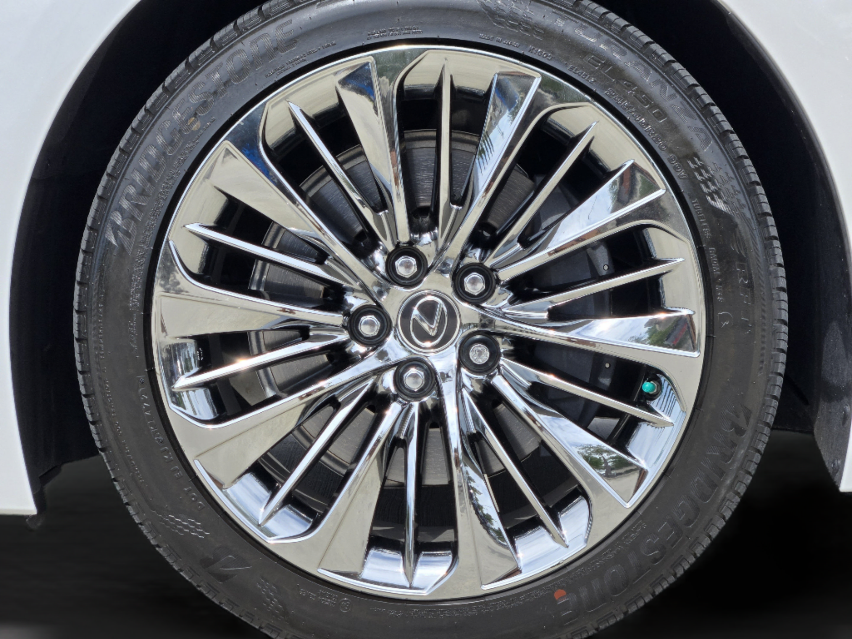 Used 2022 Lexus LS 500 w/ Interior Upgrade Package RWD image 39