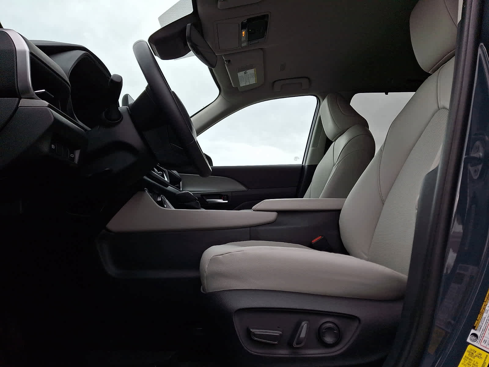 Certified 2024 Toyota Grand Highlander XLE image 12