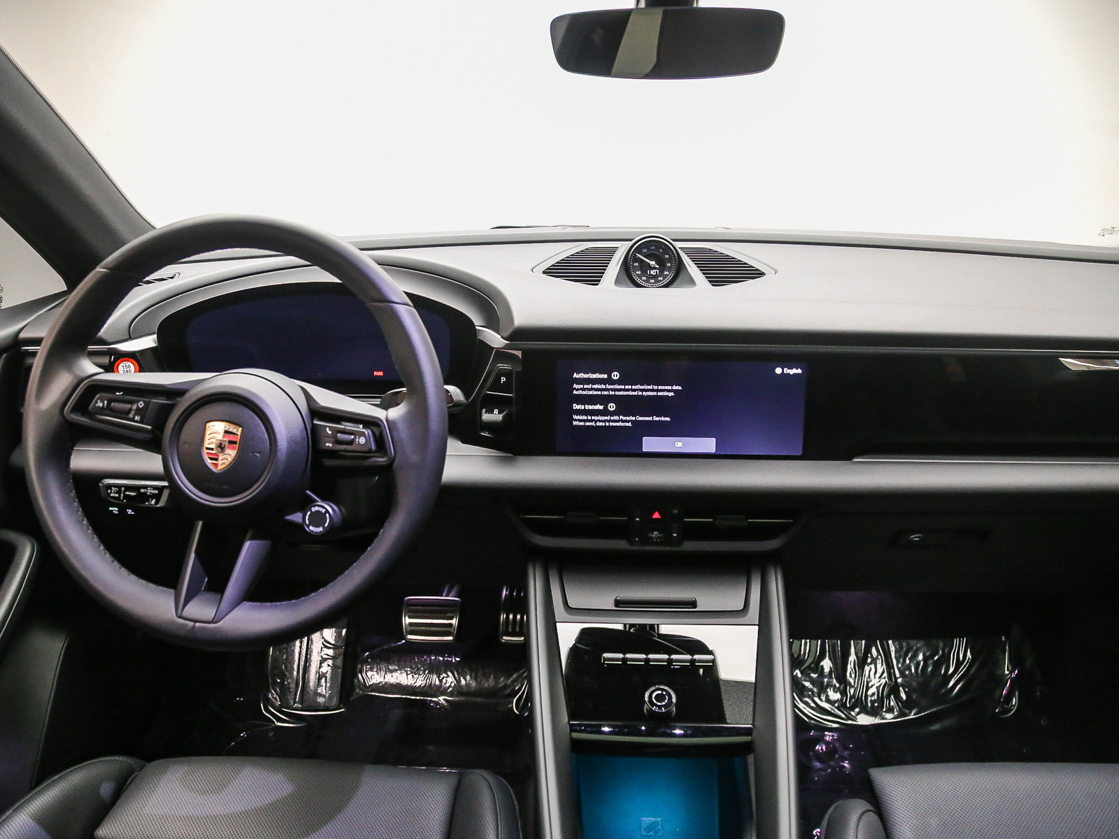 Certified 2025 Porsche Macan 4S Electric AWD/4WD image 16