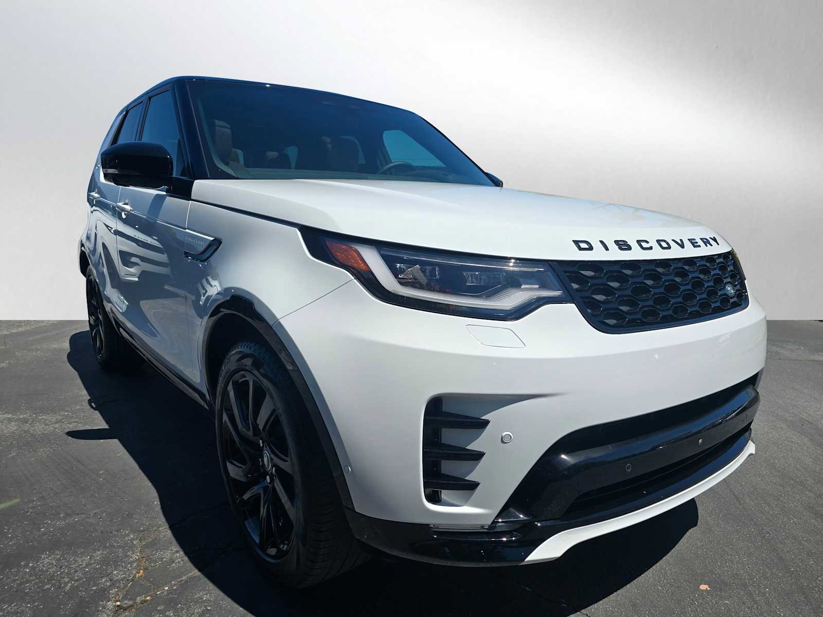 Certified 2025 Land Rover Discovery Dynamic SE