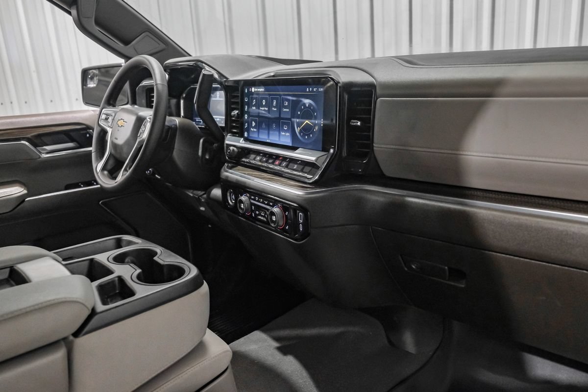 Used 2023 Chevrolet Silverado 1500 LT w/ Z71 Off-Road Package AWD/4WD image 12