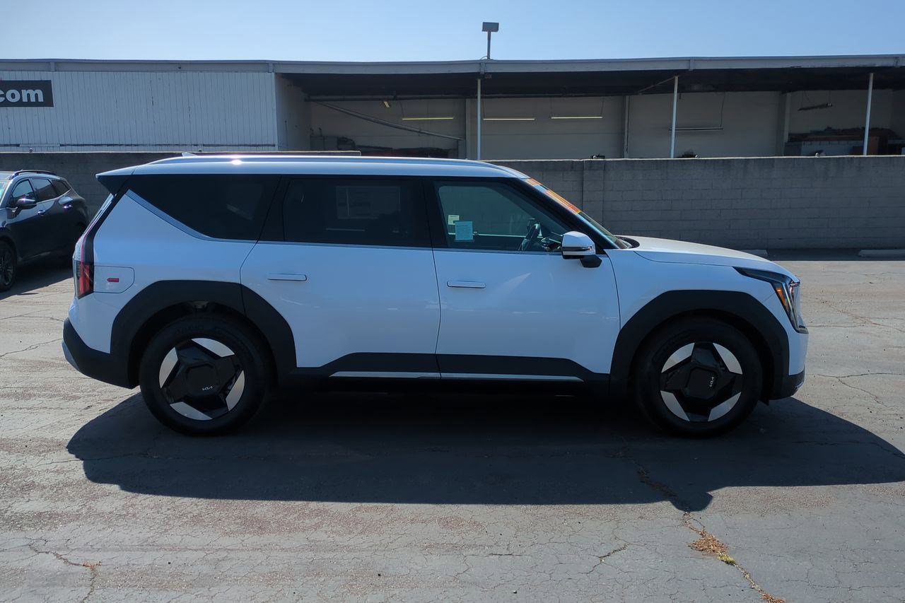 New 2026 Kia EV9 Wind image 4