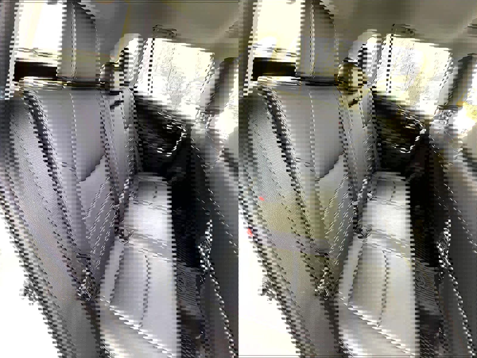 Used 2020 Toyota RAV4 XLE Premium image 28