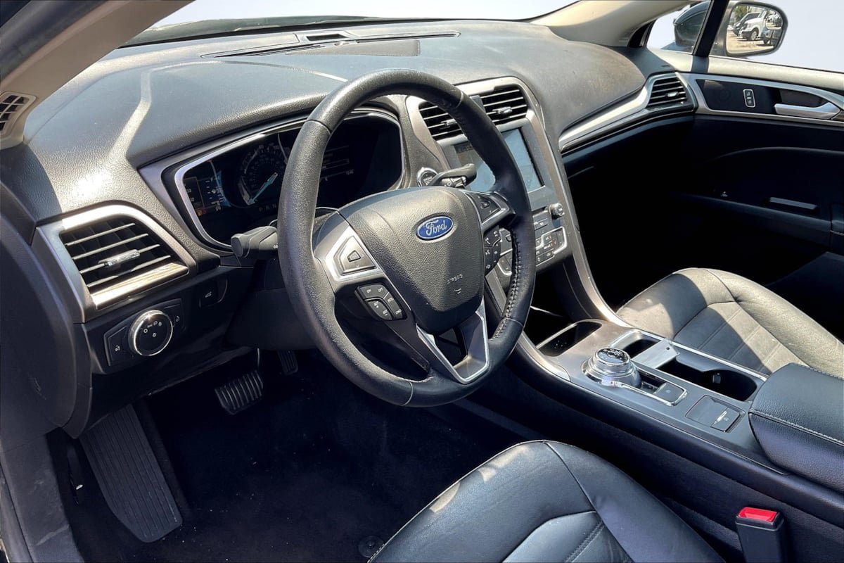 Used 2018 Ford Fusion SE w/ Fusion SE Technology Package FWD image 14