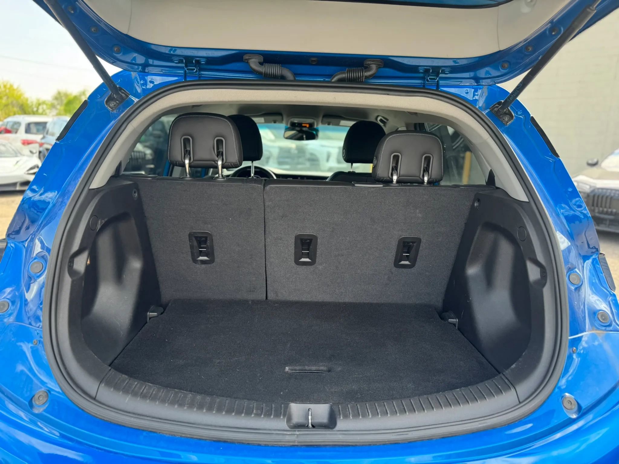Used 2023 Chevrolet Bolt LT w/ Infotainment Package FWD image 18