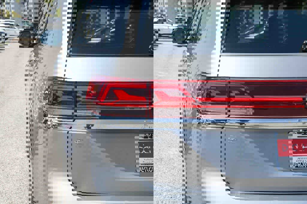 Used 2024 Volkswagen Atlas SE FWD image 6