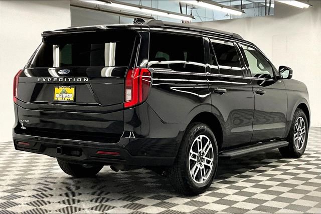 Used 2025 Ford Expedition Active image 14