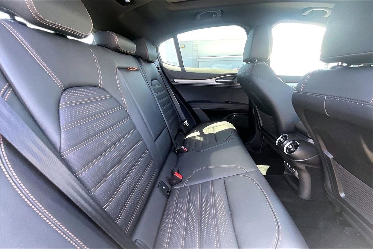 Used 2025 Alfa Romeo Stelvio Sprint AWD/4WD image 20