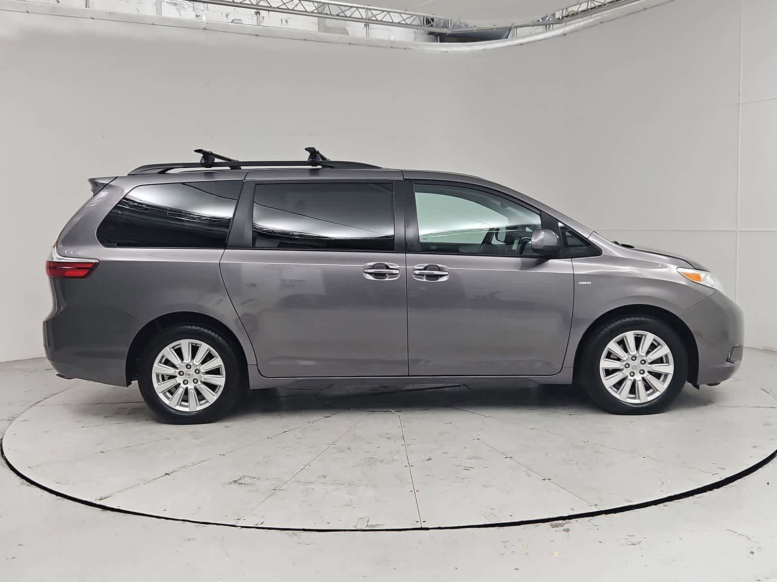 Used 2017 Toyota Sienna XLE AWD/4WD image 7