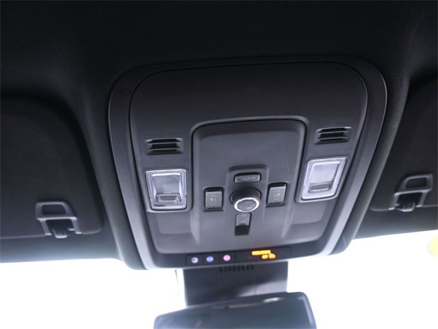 Used 2025 GMC Yukon XL Denali image 12