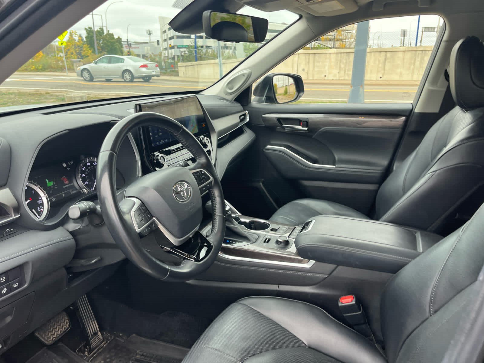 Used 2022 Toyota Highlander Limited w/ Protection Package #3 (TMS) AWD/4WD image 12