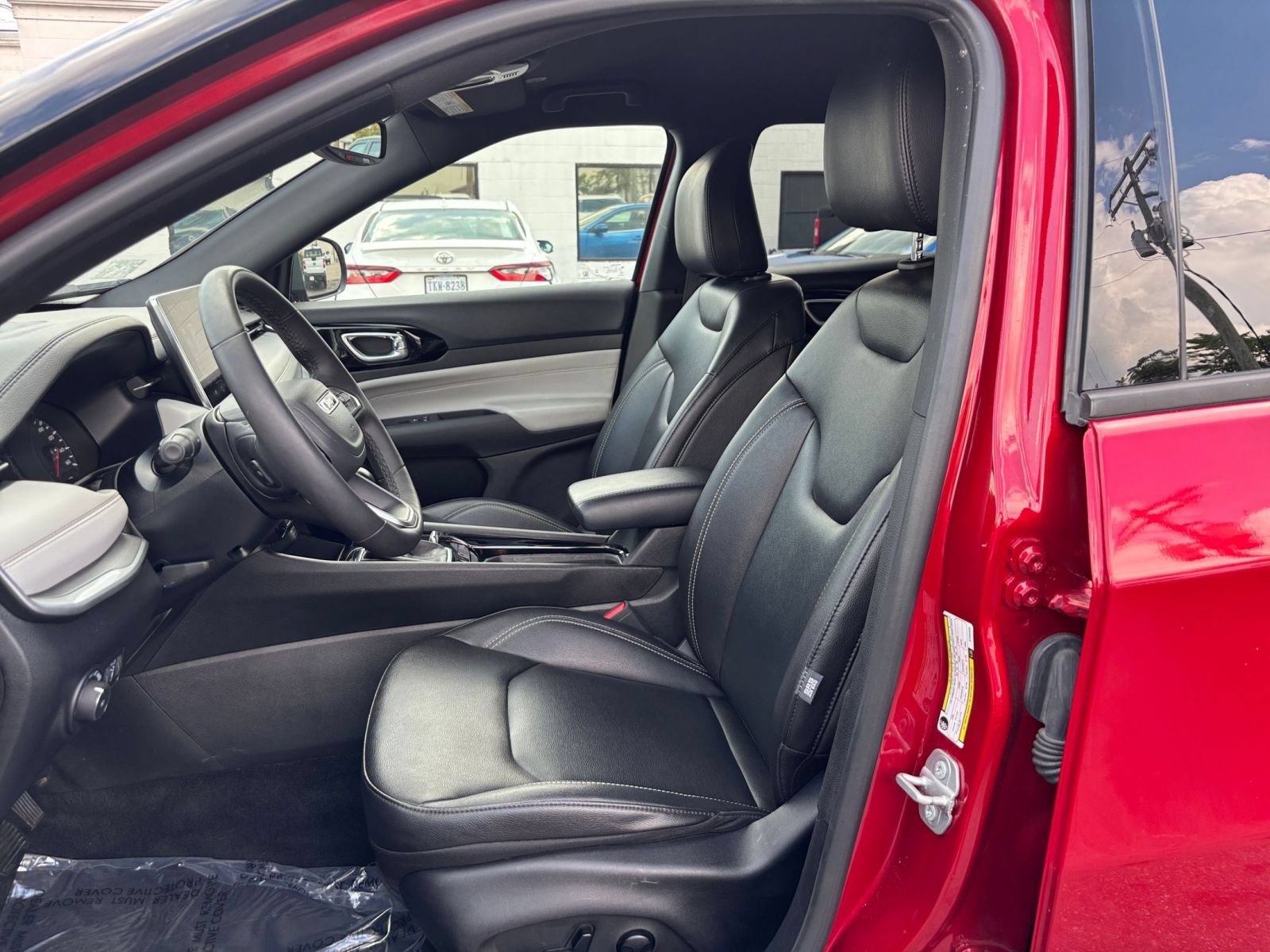 Used 2025 Jeep Compass Limited AWD/4WD image 27