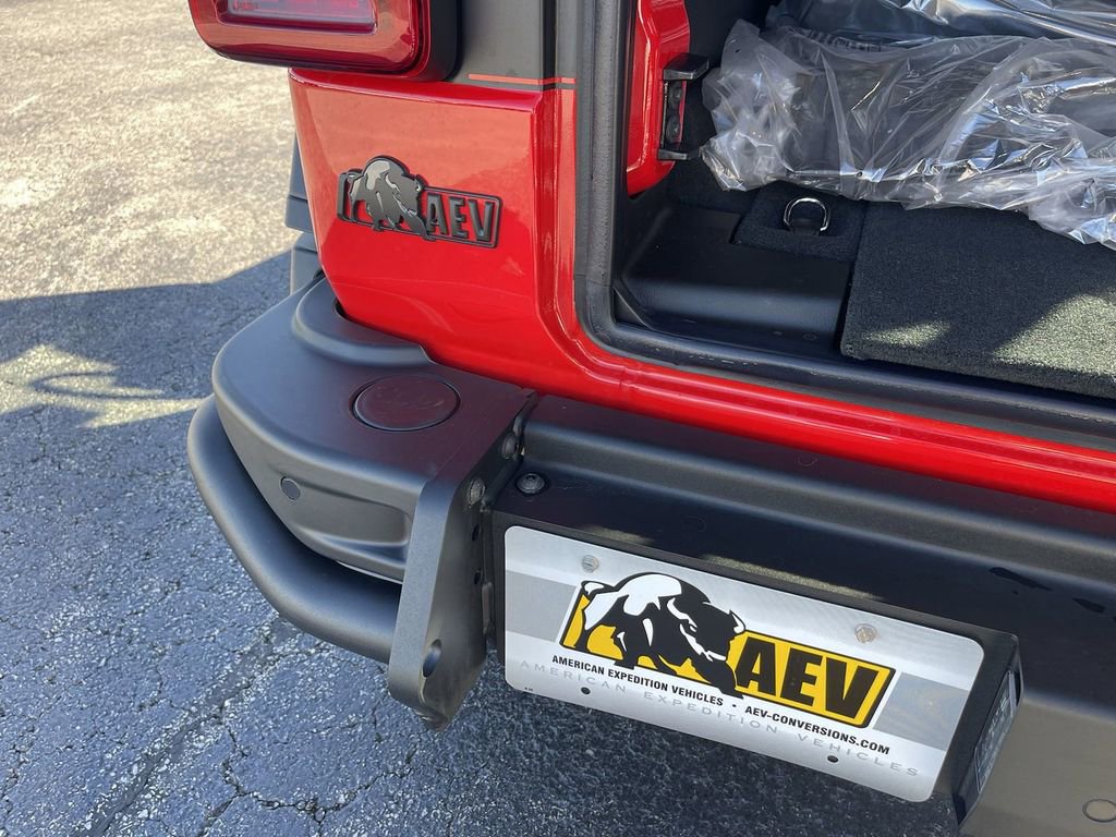 New 2024 Jeep Wrangler Unlimited Rubicon w/ Technology Group image 21