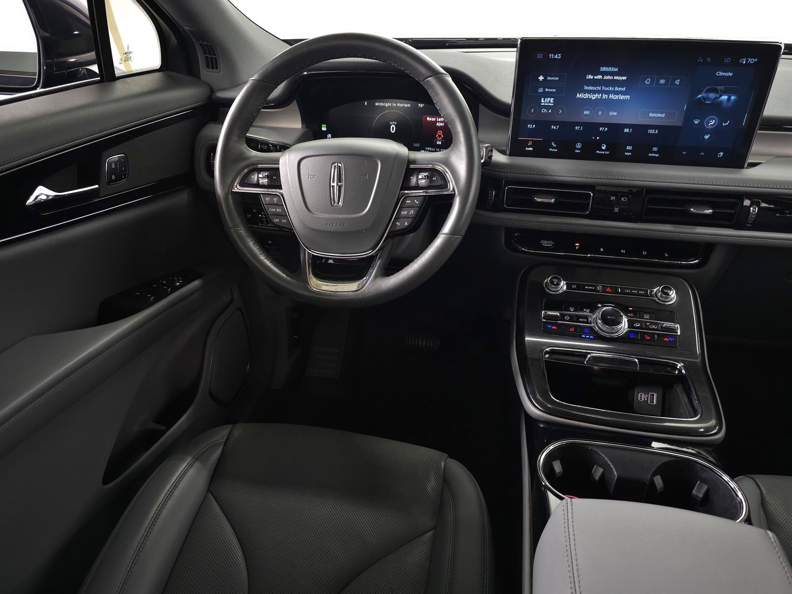 Used 2023 Lincoln Nautilus Reserve AWD/4WD image 17