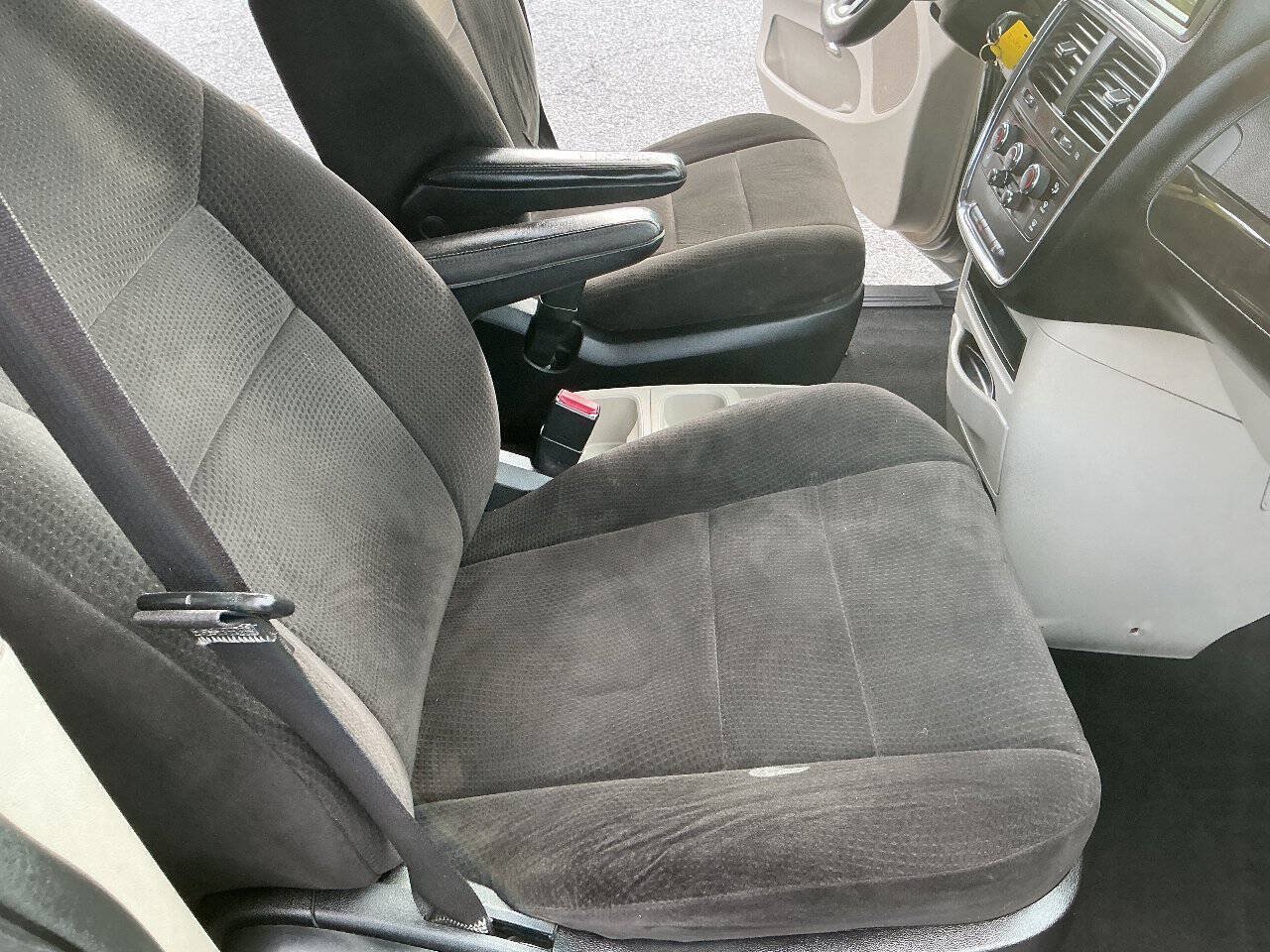 Used 2012 Dodge Grand Caravan SE FWD image 21