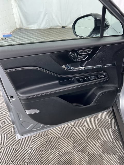 Used 2023 Lincoln Corsair AWD w/ Equipment Group 101A image 8