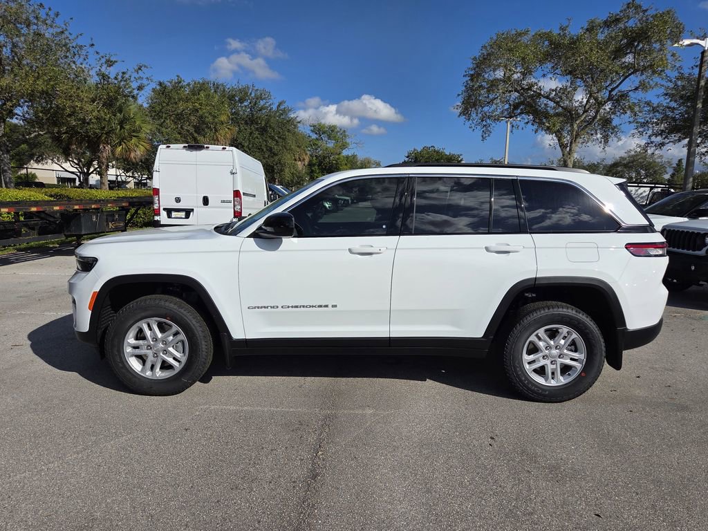 New 2025 Jeep Grand Cherokee Laredo w/ MOPAR Finishing Package RWD image 8