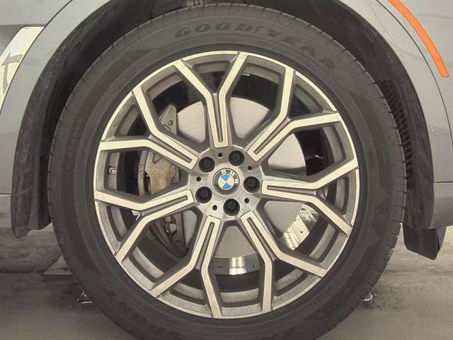 Used 2025 BMW X7 xDrive40i w/ Premium Package AWD/4WD image 8