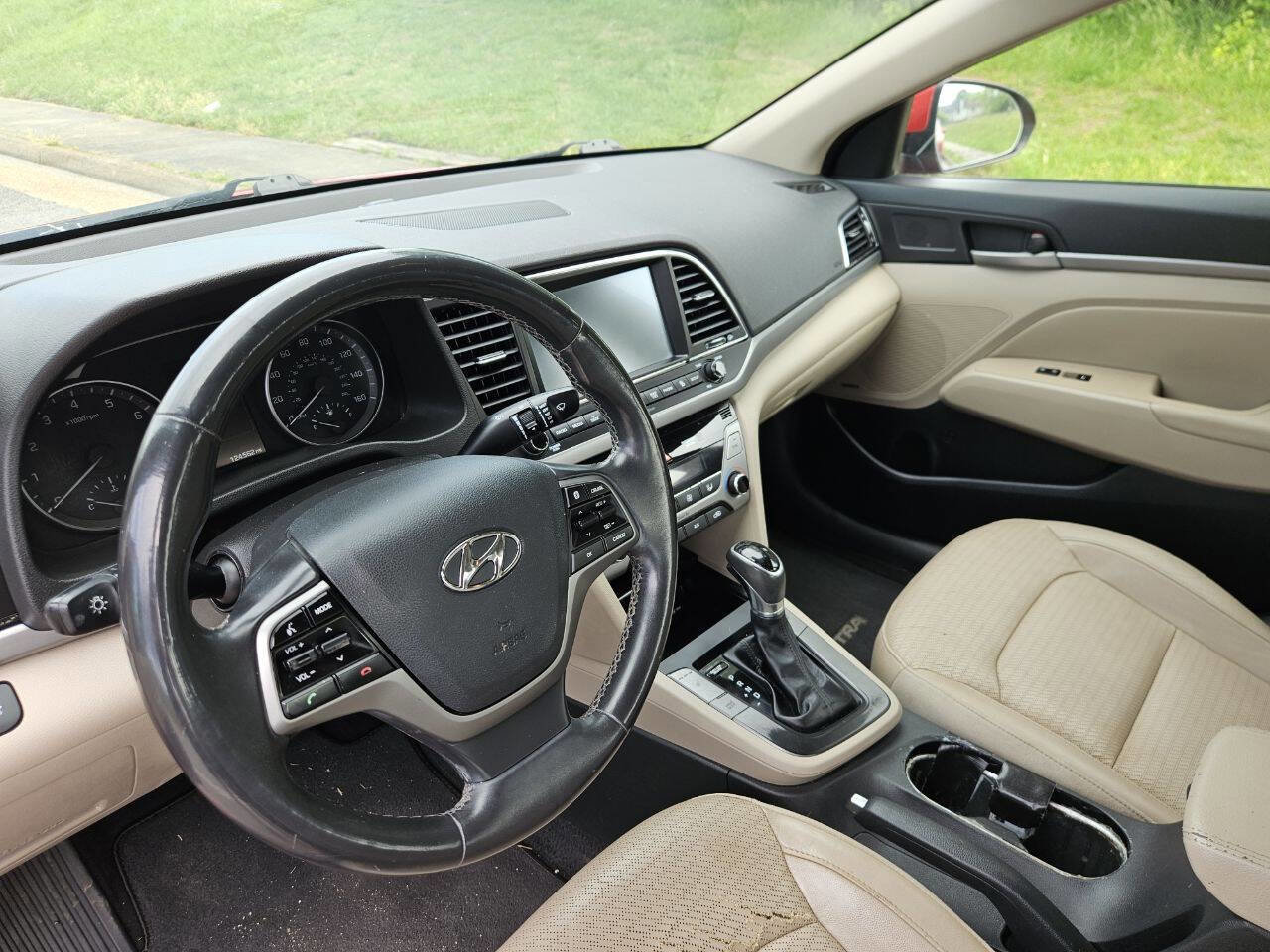Used 2017 Hyundai Elantra Limited w/ Limited Tech Package 04 FWD image 10