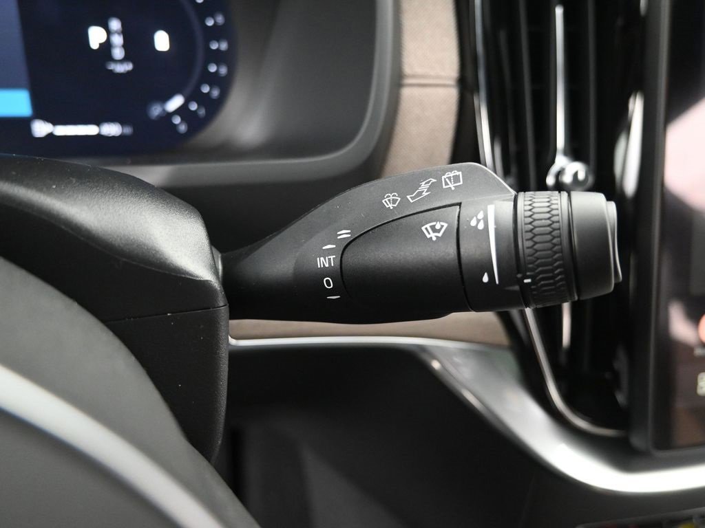 New 2026 Volvo XC90 B6 Plus w/ Protection Package Premier image 19