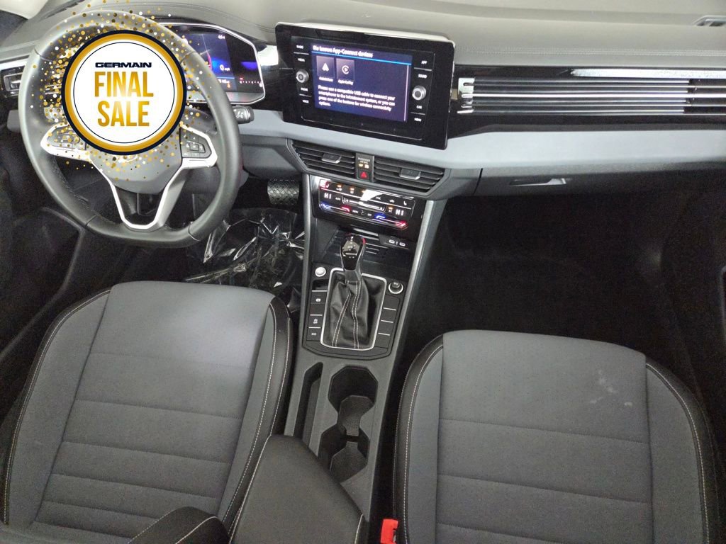 Certified 2025 Volkswagen Jetta SE w/ Sunroof Package image 27