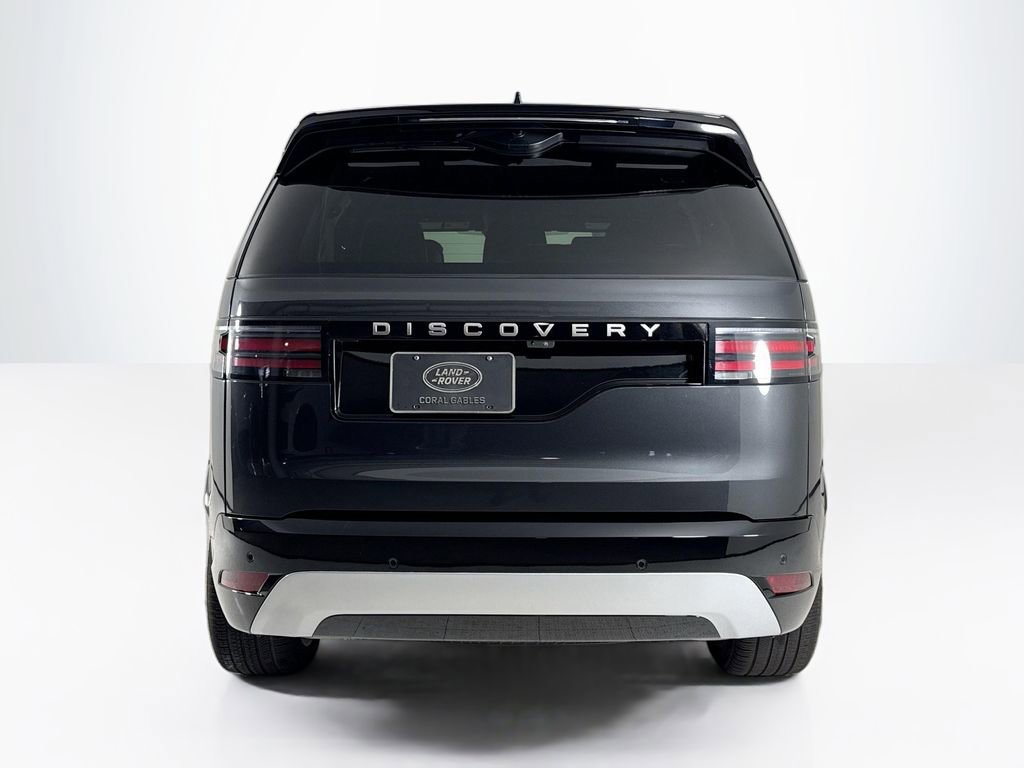 Used 2024 Land Rover Discovery Metropolitan Edition image 4