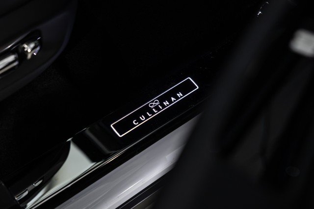 Used 2022 Rolls-Royce Cullinan Black Badge AWD/4WD image 74