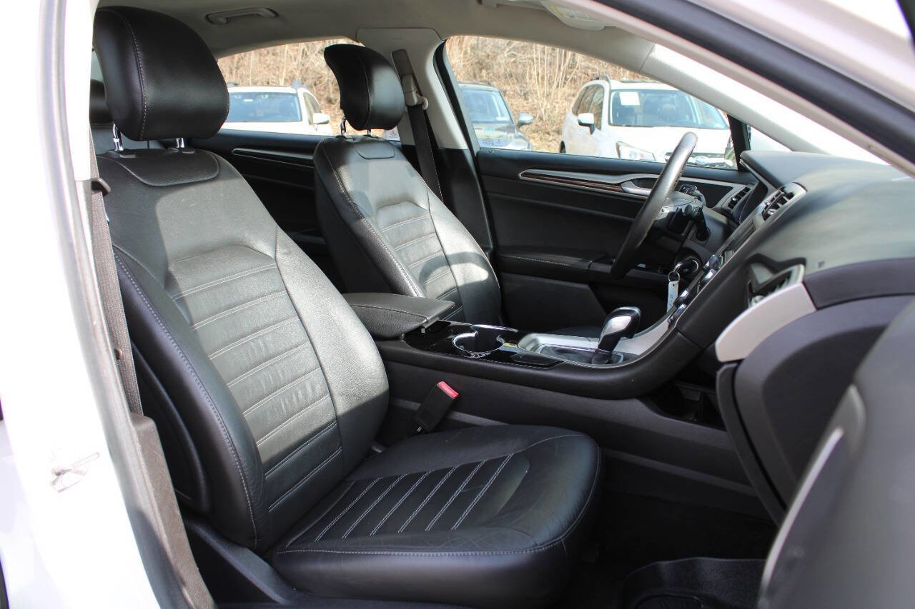 Used 2014 Ford Fusion SE w/ Equipment Group 202A image 30