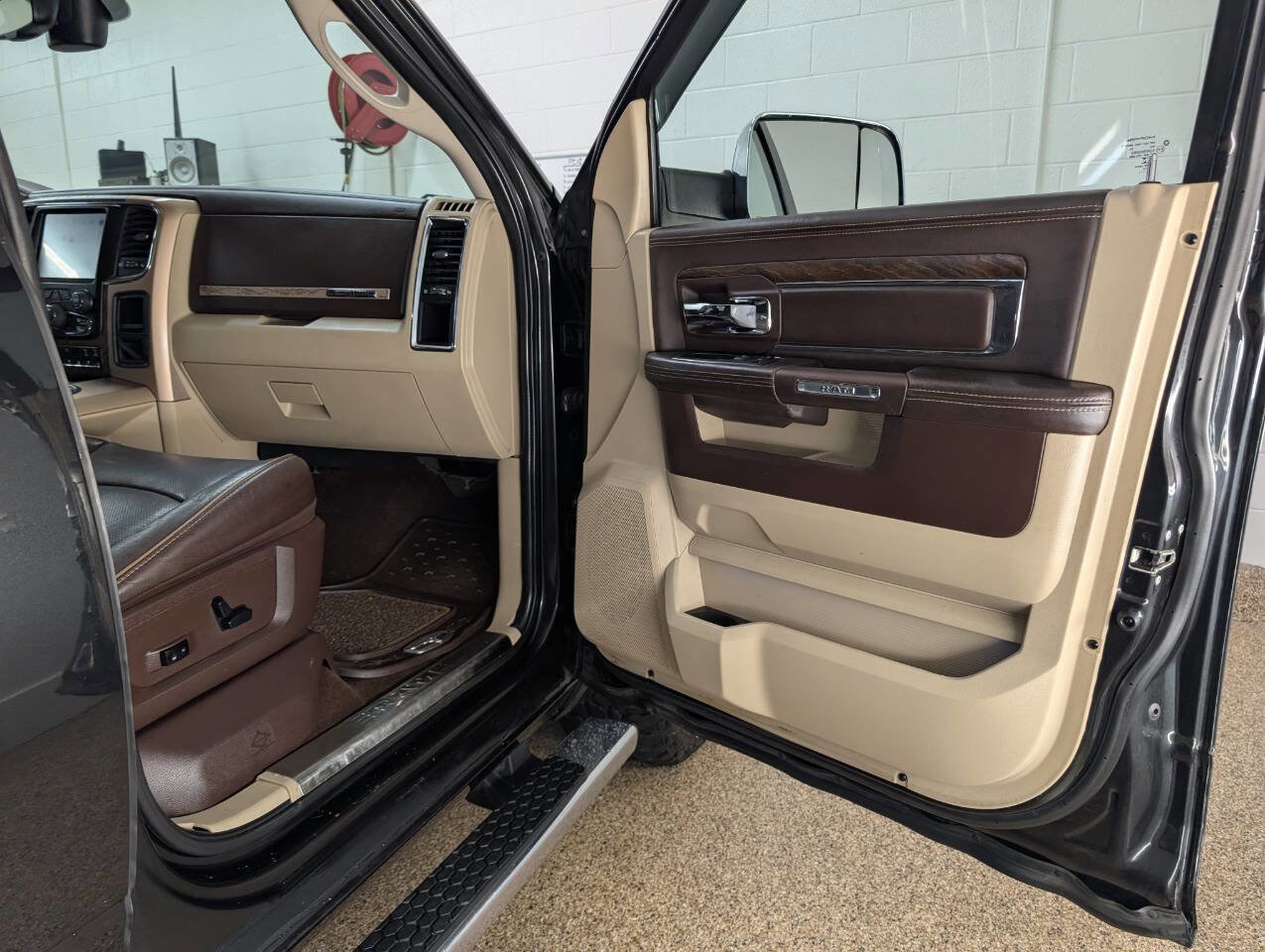 Used 2015 RAM 1500 Laramie Longhorn image 18