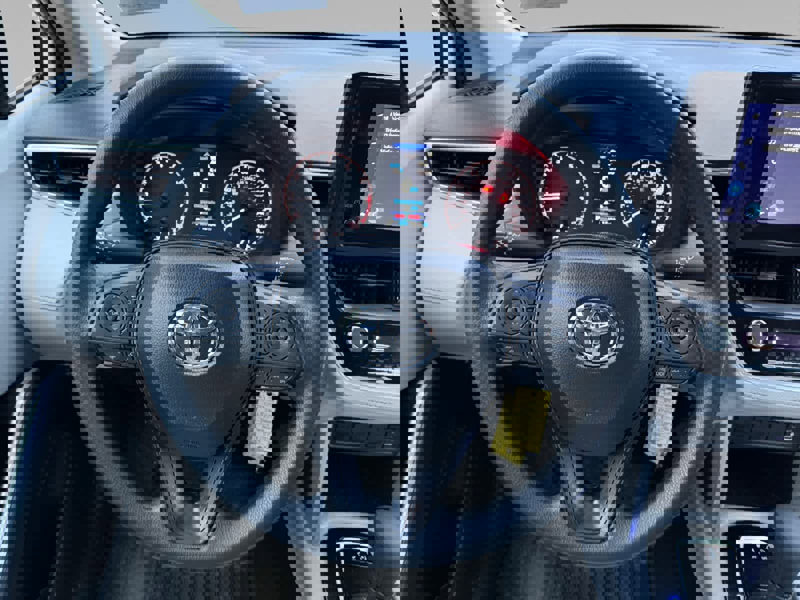 Used 2025 Toyota Corolla Cross L image 12