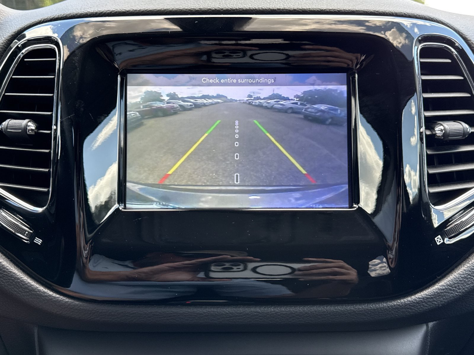 Used 2019 Jeep Compass Latitude FWD image 23