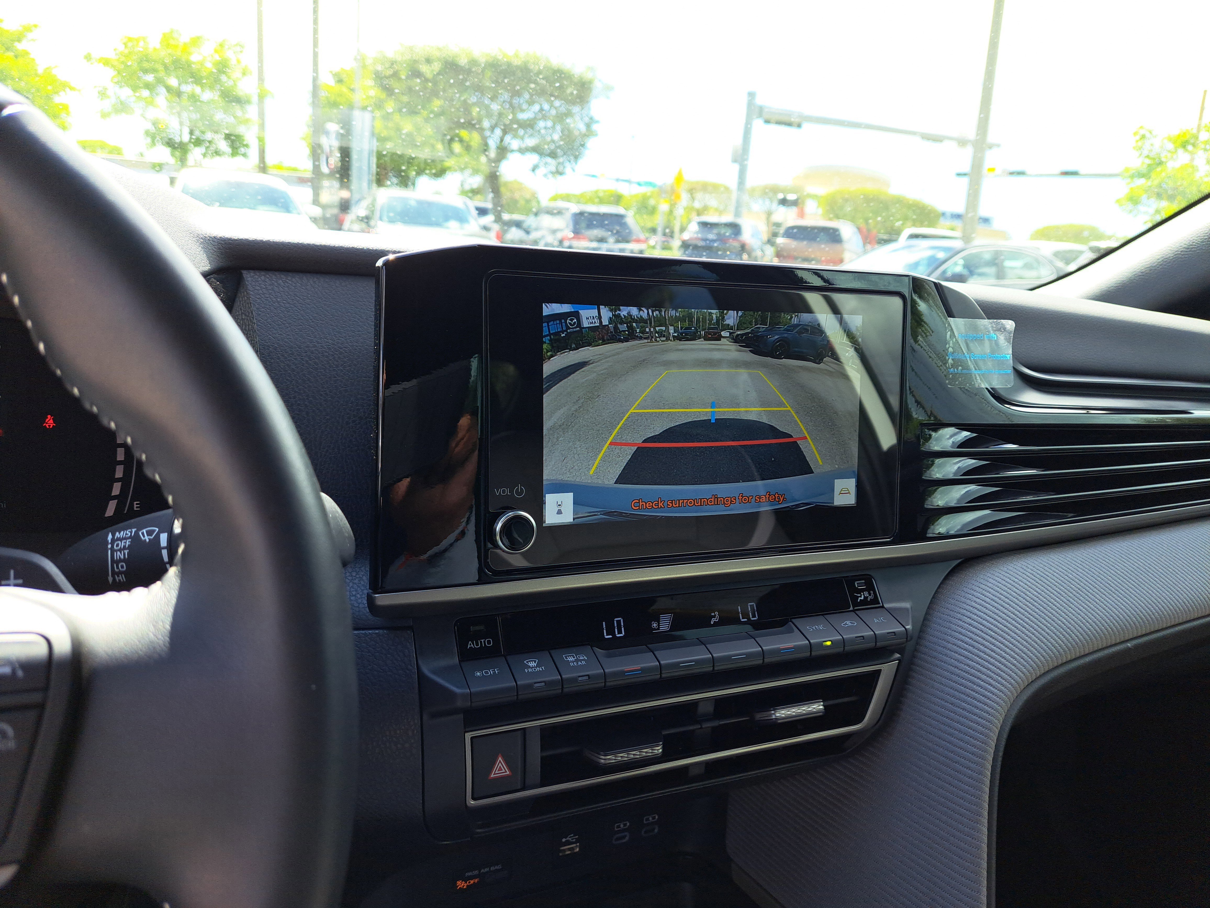 Used 2025 Toyota Camry SE image 17