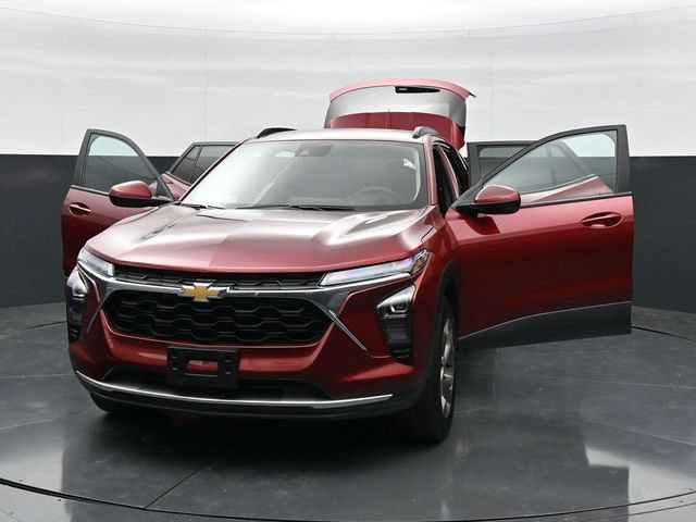 Used 2025 Chevrolet Trax LT FWD image 44