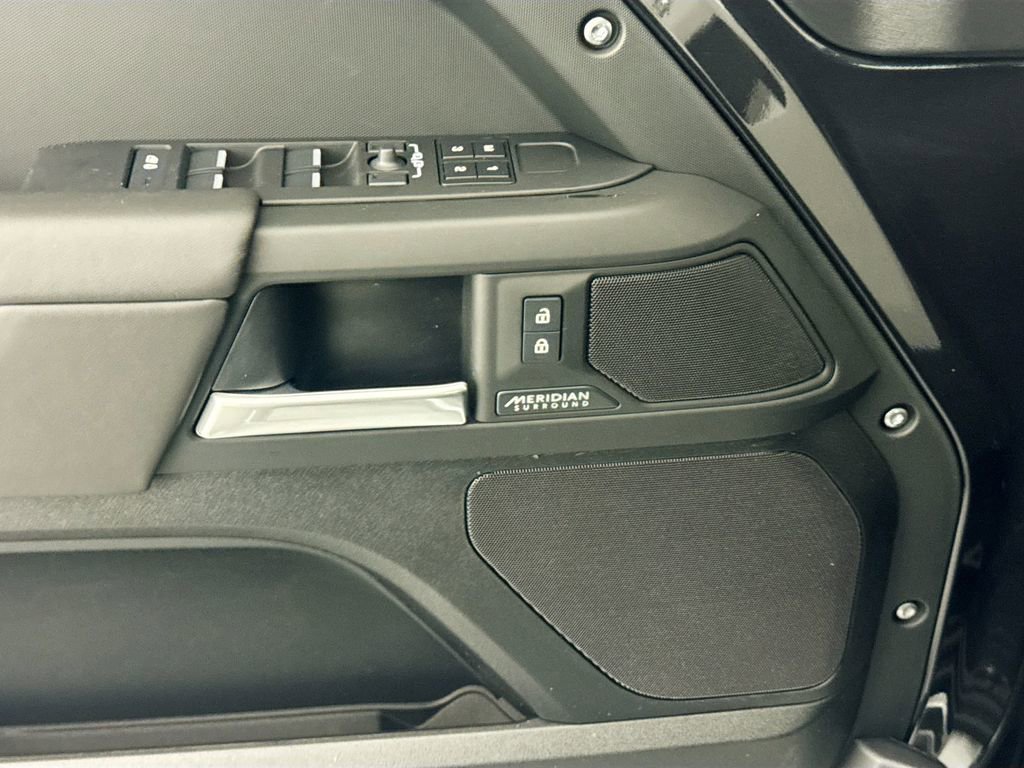 New 2026 Land Rover Defender 130 X-Dynamic SE AWD/4WD image 17
