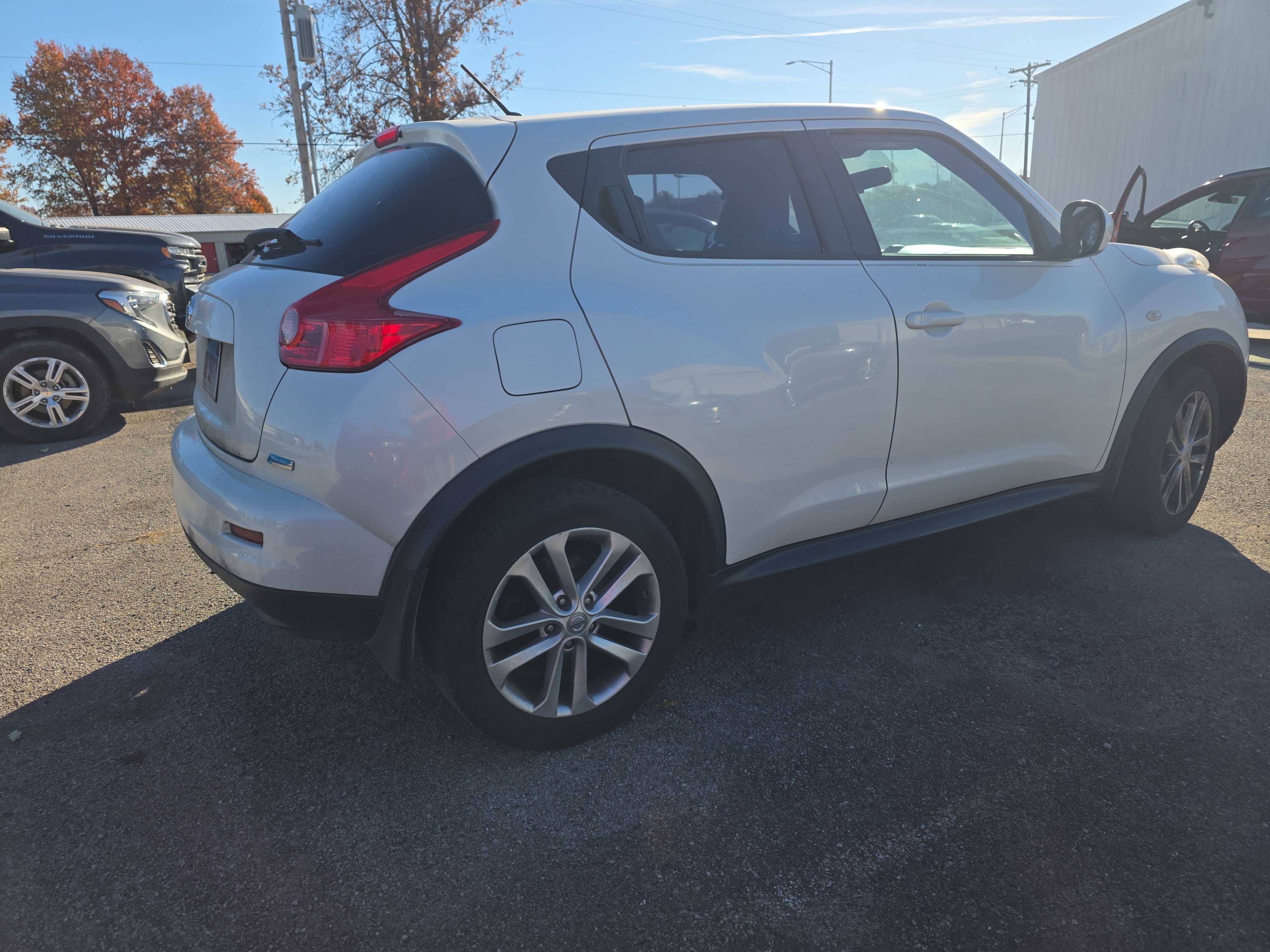 Used 2014 Nissan Juke S FWD image 2