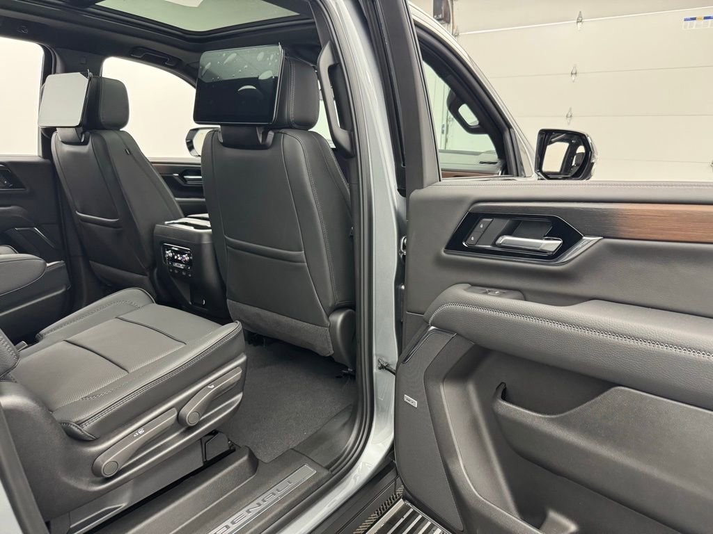 New 2026 GMC Yukon XL Denali w/ Denali Reserve Package image 40